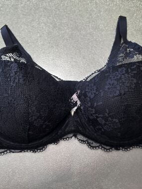 Victoria's Secret Black Lace Wear Everywhere Plunge Bra - [38DDD]
